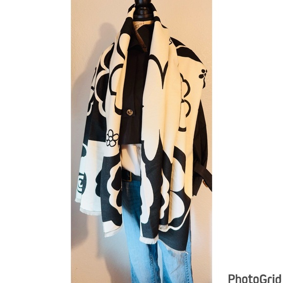 Floral Shawl Wrap NWOT - Picture 5 of 6